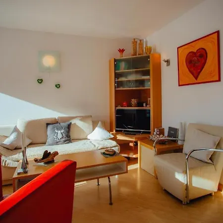 Herzlichkeit Mit Hallenbad Und Sauna By Monicare Lejlighed Seefeld in Tirol