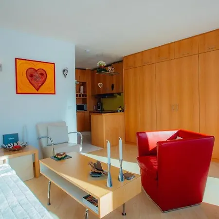 Herzlichkeit Mit Hallenbad Und Sauna By Monicare