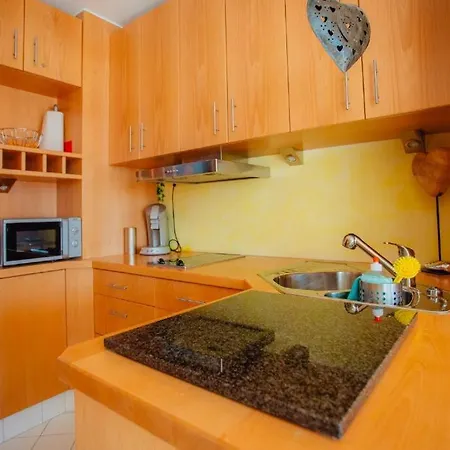 Lejlighed Herzlichkeit Mit Hallenbad Und Sauna By Monicare Seefeld in Tirol