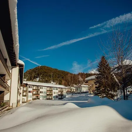 Herzlichkeit Mit Hallenbad Und Sauna By Monicare